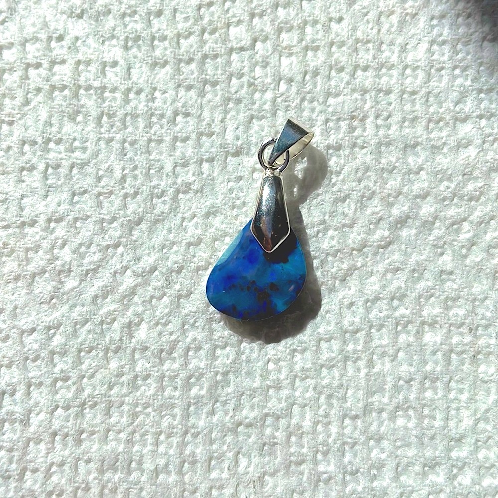 Elegant Blue and Silver Pendant Necklace